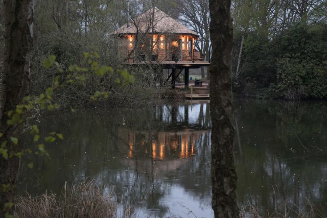 Cuckoos Nest Treehouse on Lincolnshire Lakeside